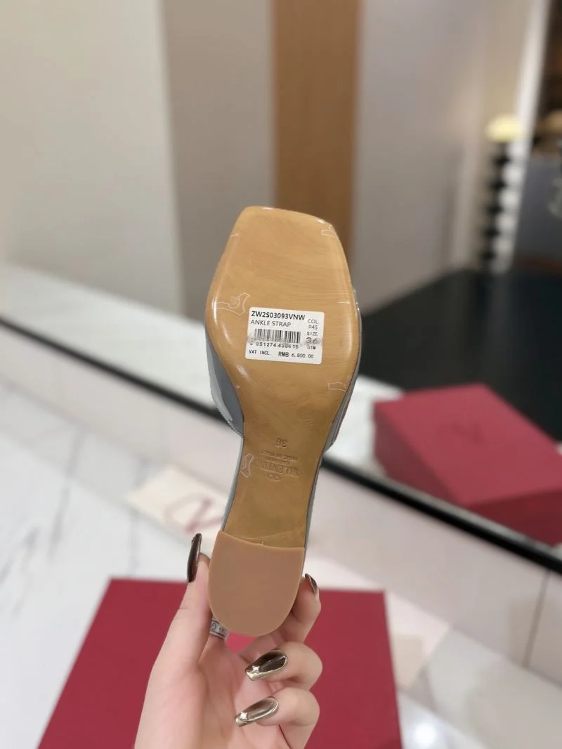 Effortless Valentino Slippers 36546