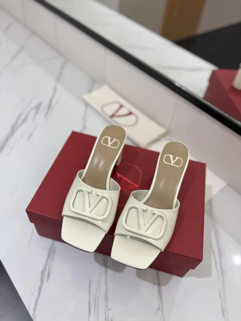 Resilient Valentino Slippers 36535