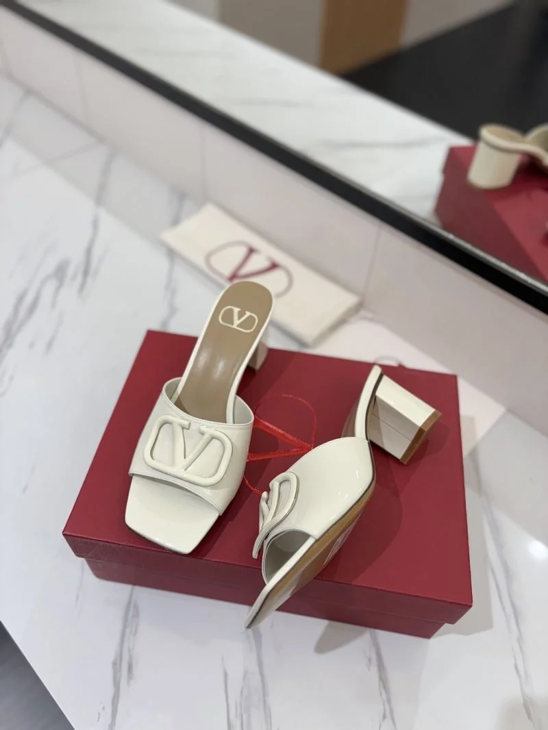 Resilient Valentino Slippers 36535