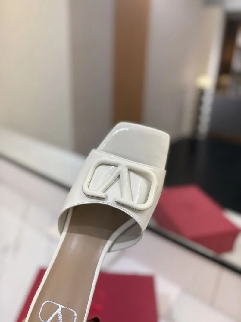 Resilient Valentino Slippers 36535