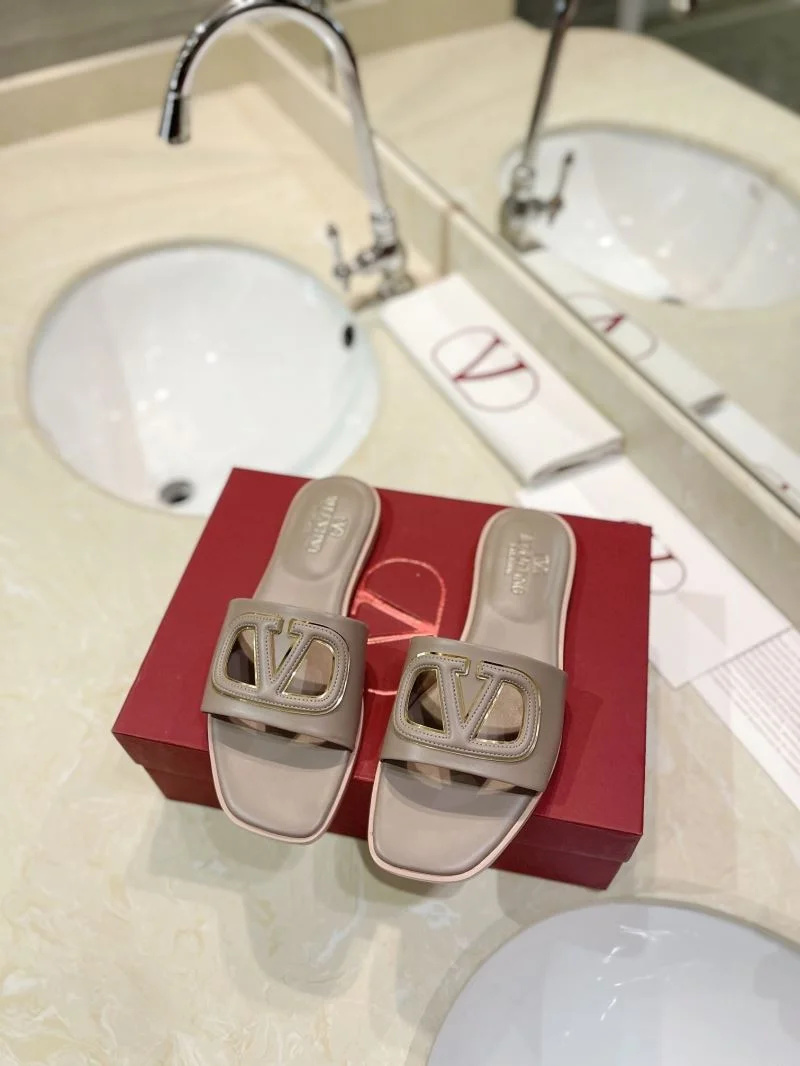 Chic Valentino Slippers 36524