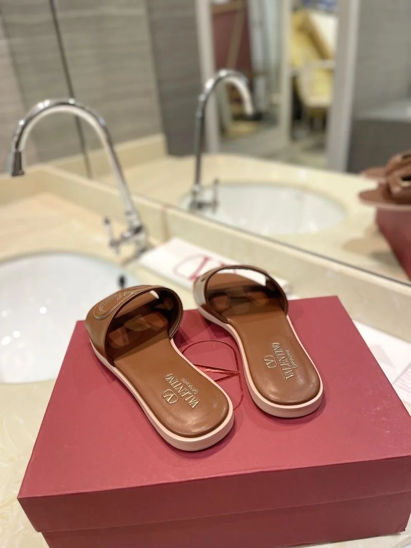 Valentino Slippers Comfortable 36517