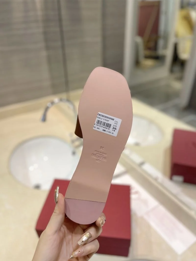 Valentino Slippers Comfortable 36517