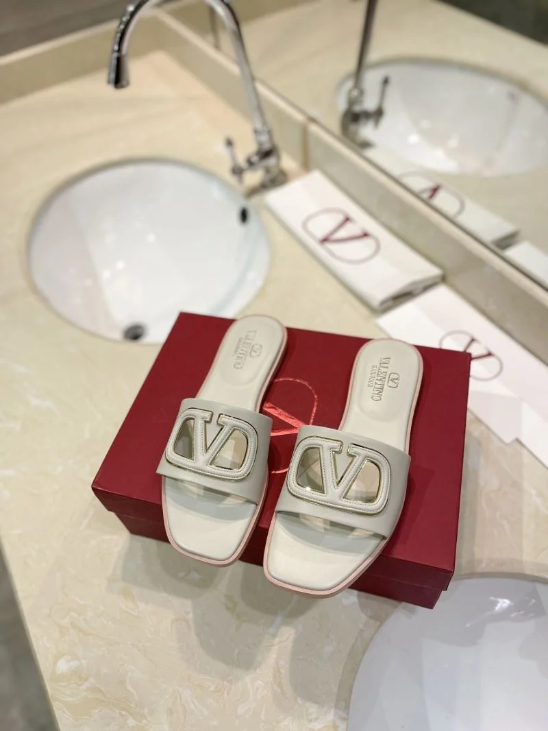 Efficient Valentino Slippers 36516