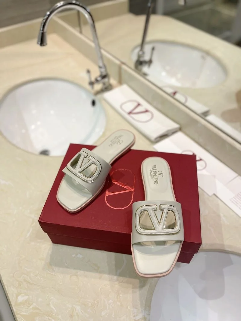 Efficient Valentino Slippers 36516