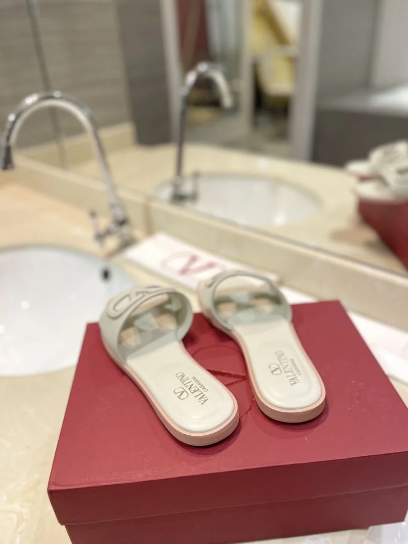 Efficient Valentino Slippers 36516