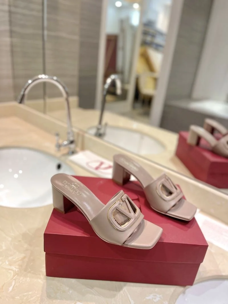 Trendsetting Valentino Slippers 36519