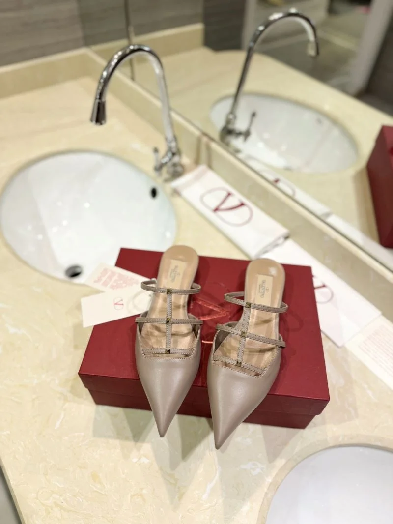 Supportive Valentino Slippers 36493