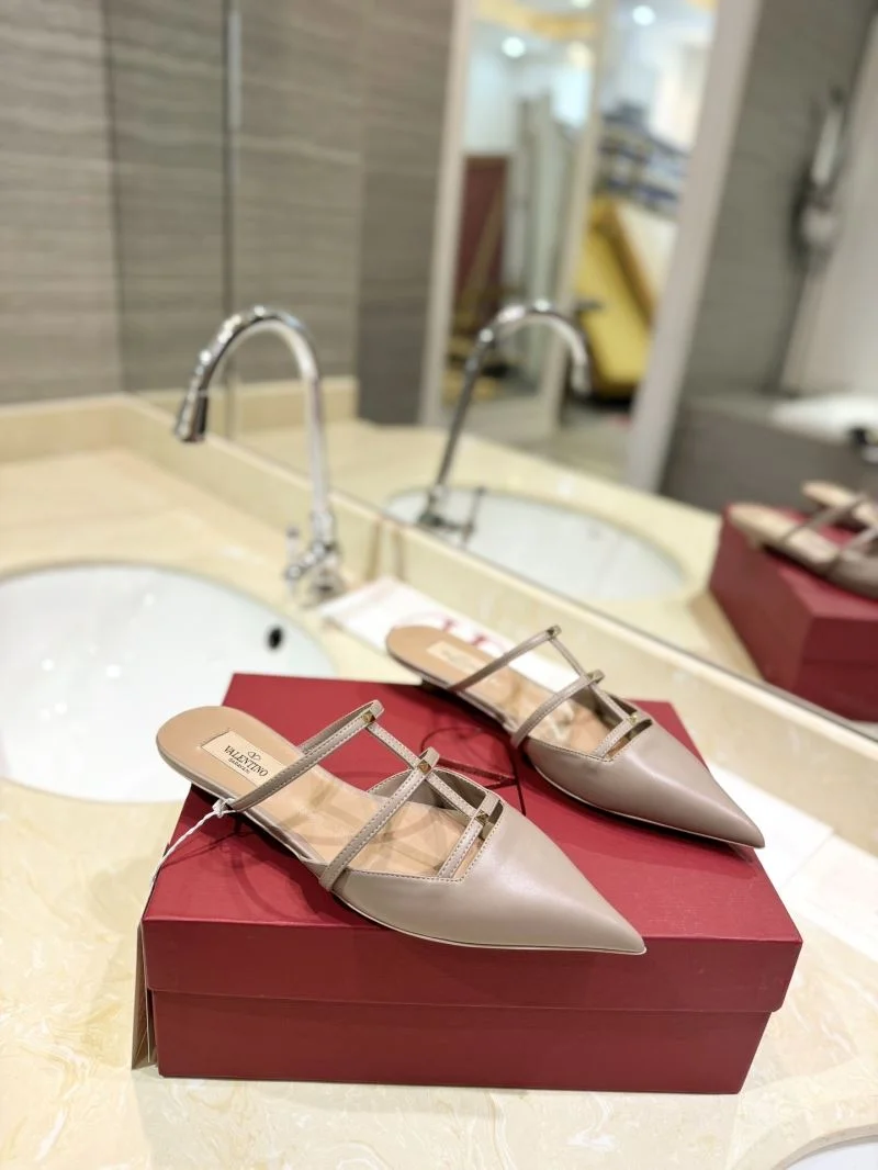 Supportive Valentino Slippers 36493