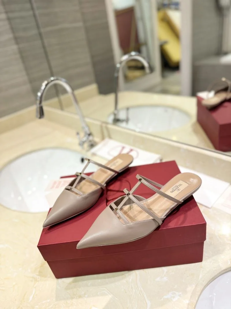Supportive Valentino Slippers 36493