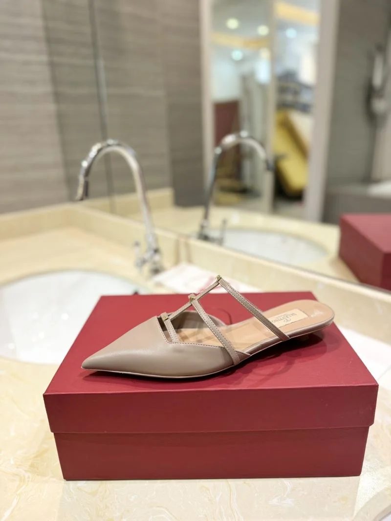 Supportive Valentino Slippers 36493