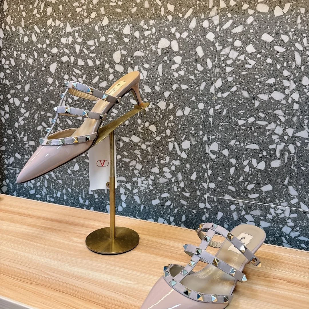 Resilient Valentino Slippers 35926
