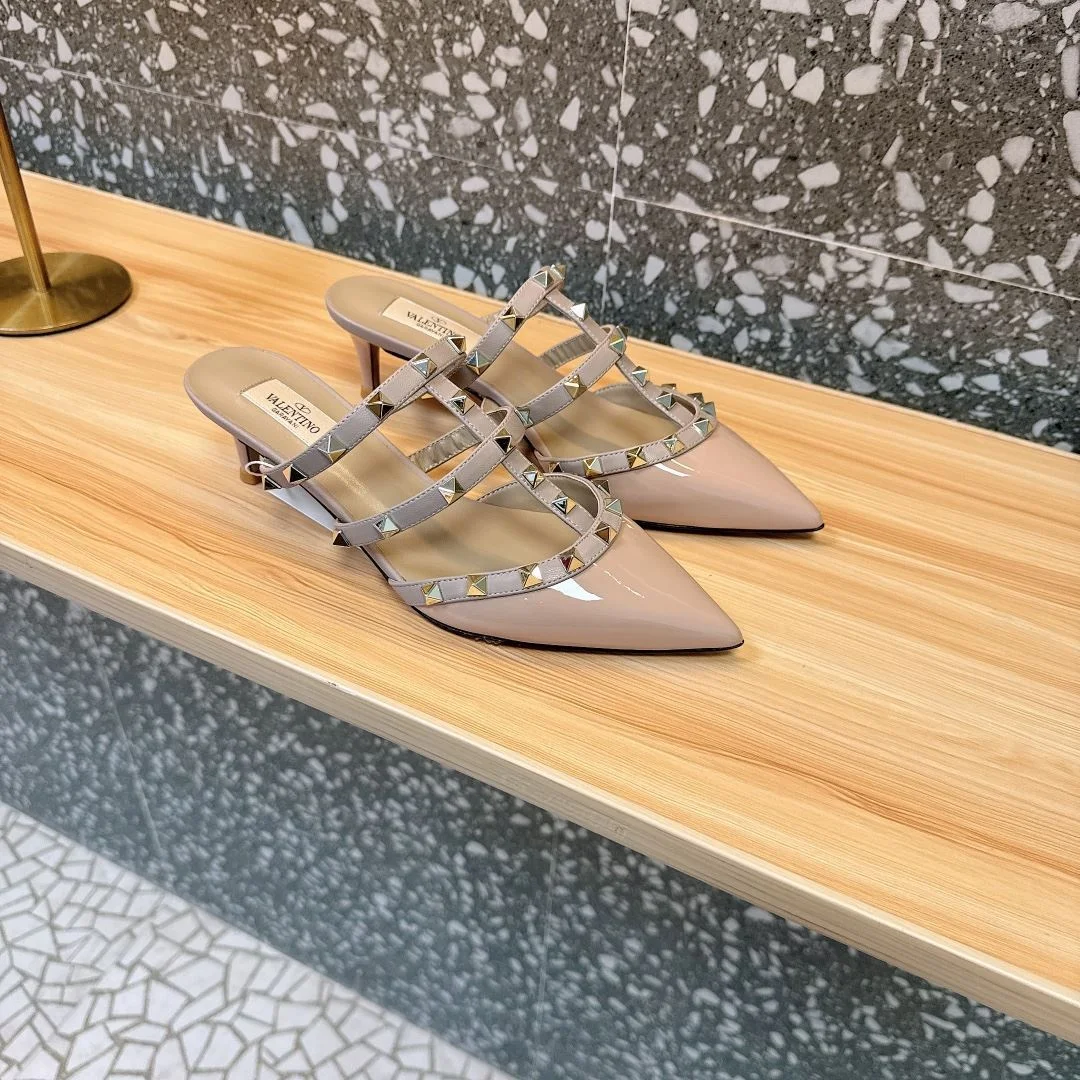 Resilient Valentino Slippers 35926
