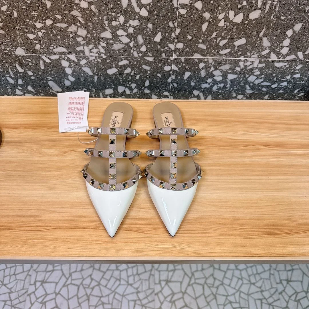 Chic Valentino Slippers 35923