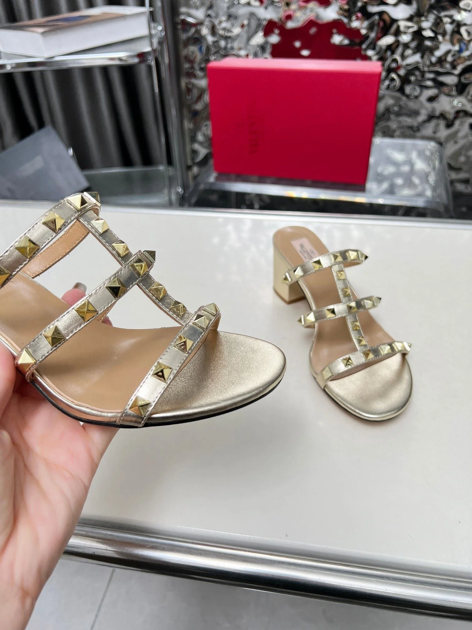 Valentino Slippers Durable 35918