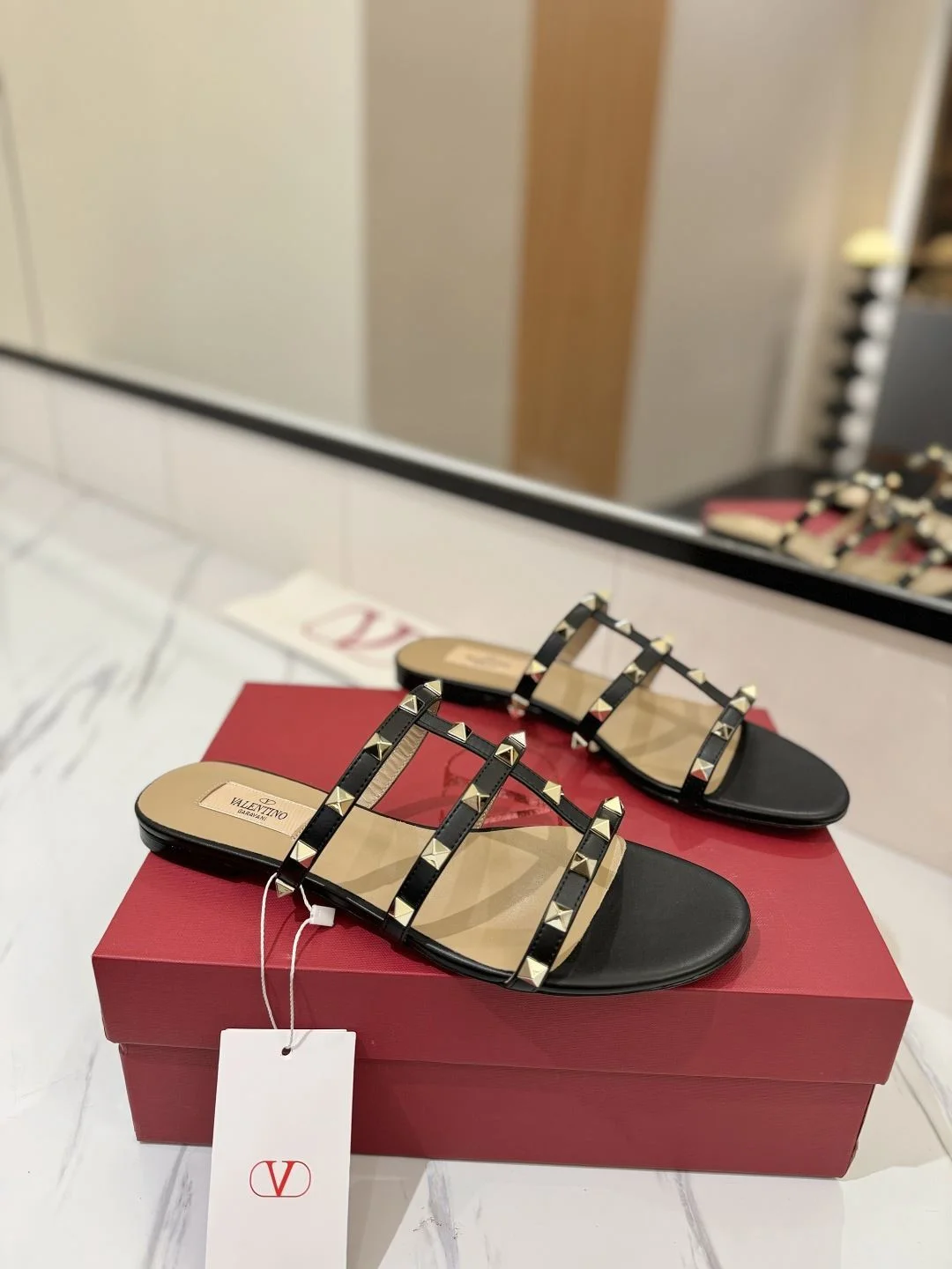Minimalist Valentino Slippers 35881