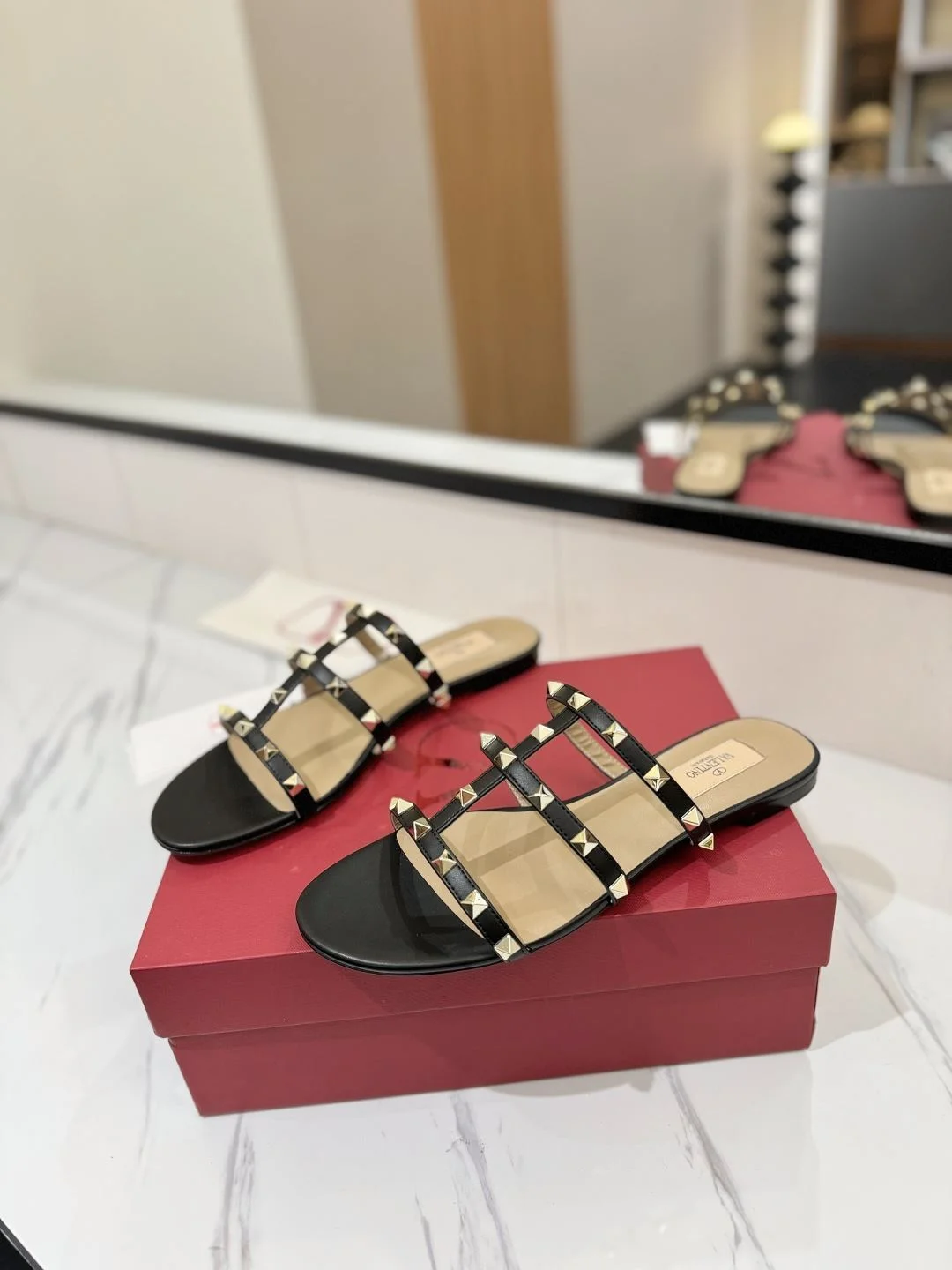 Minimalist Valentino Slippers 35881