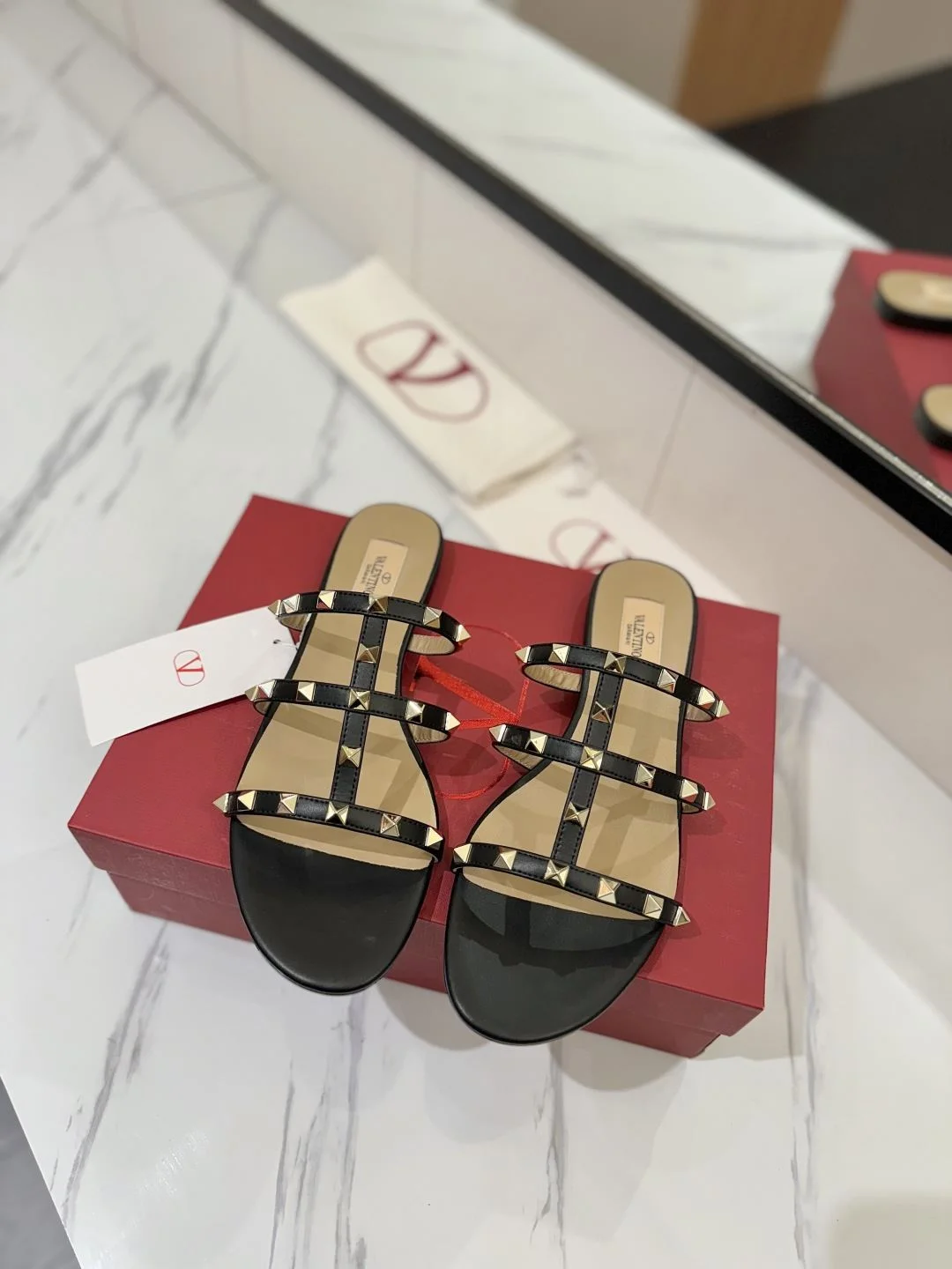 Minimalist Valentino Slippers 35881