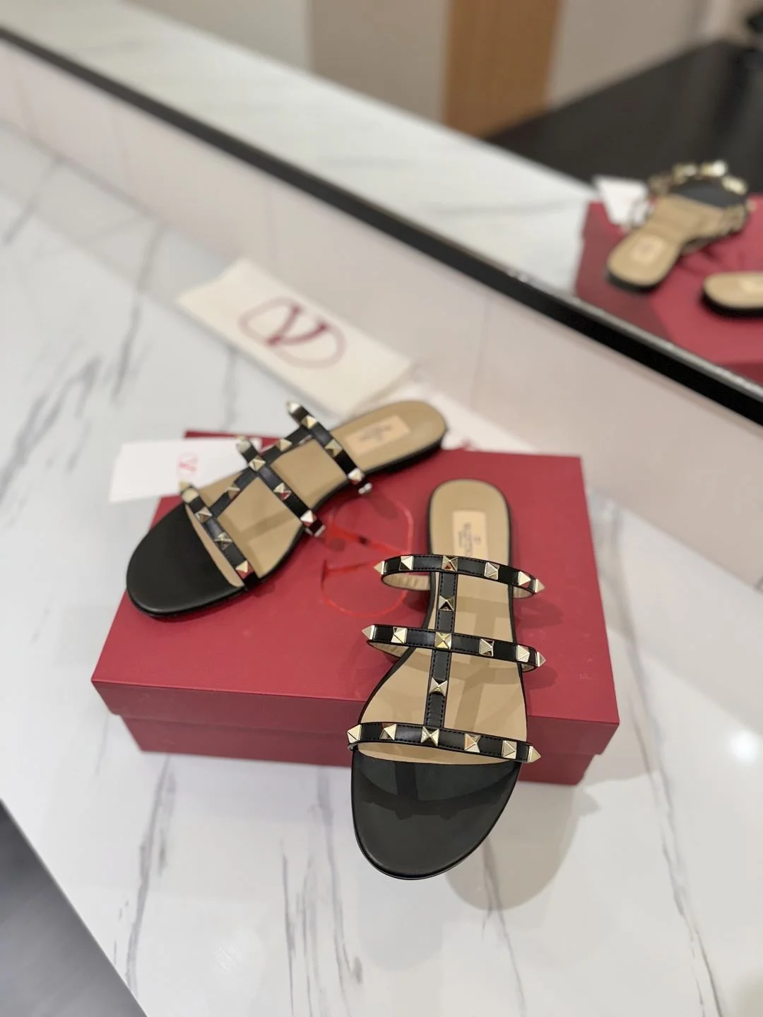 Minimalist Valentino Slippers 35881