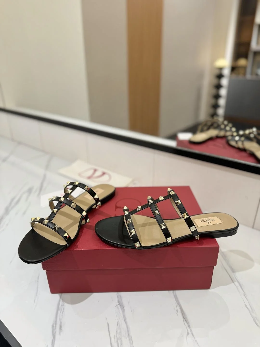 Minimalist Valentino Slippers 35881