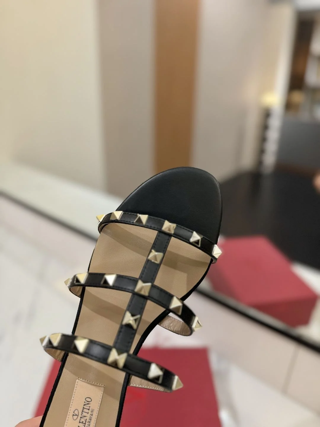 Minimalist Valentino Slippers 35881