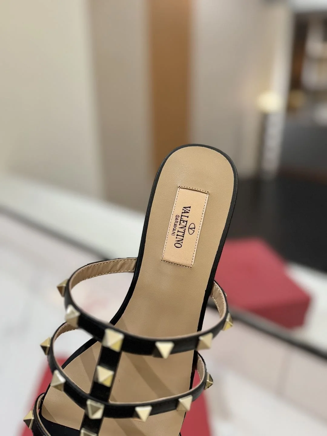 Minimalist Valentino Slippers 35881