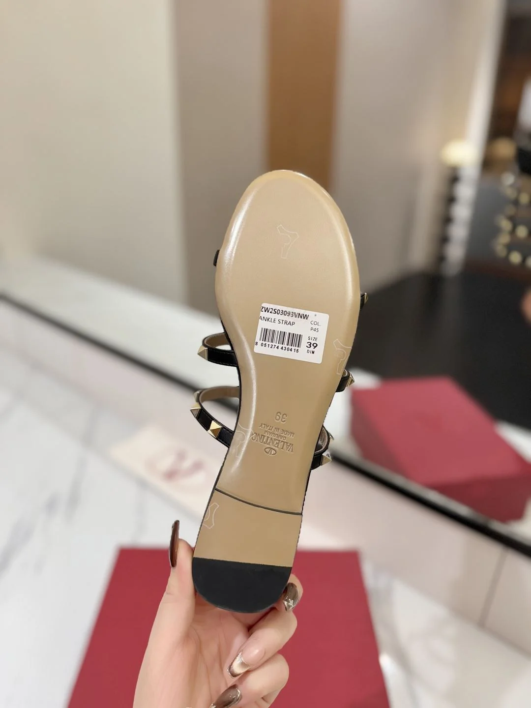 Minimalist Valentino Slippers 35881