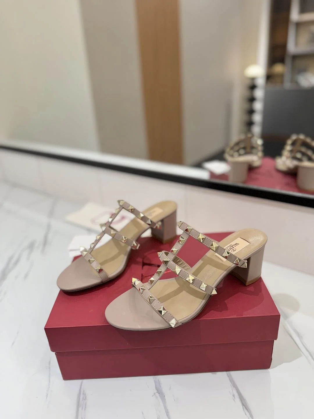 SmoothTexture Valentino Slippers 35871