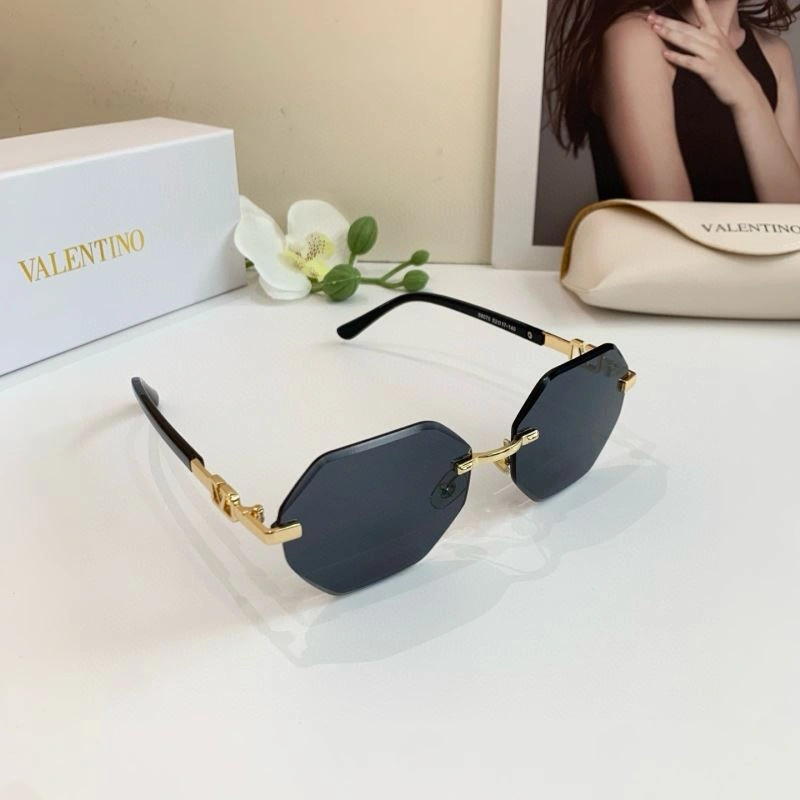 OdorResistant Valentino Sunglasses 282430
