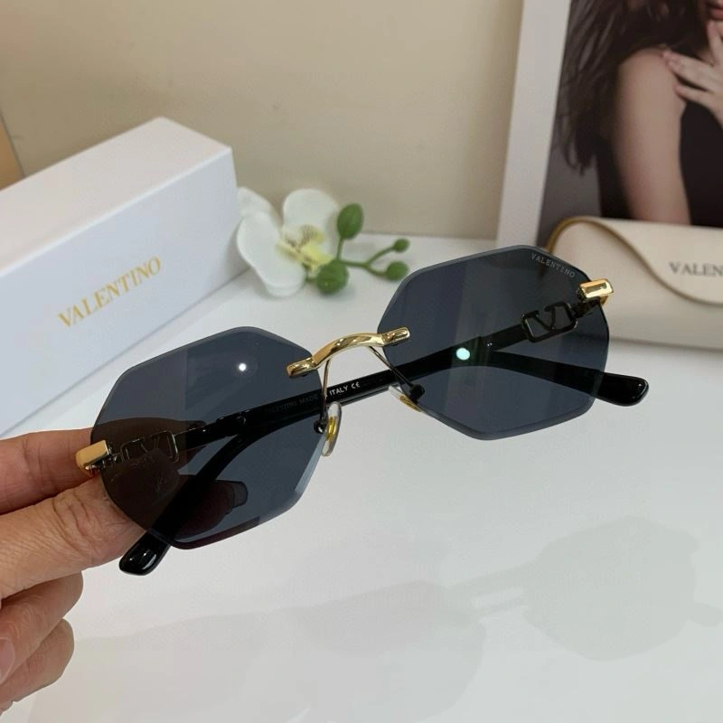 OdorResistant Valentino Sunglasses 282430