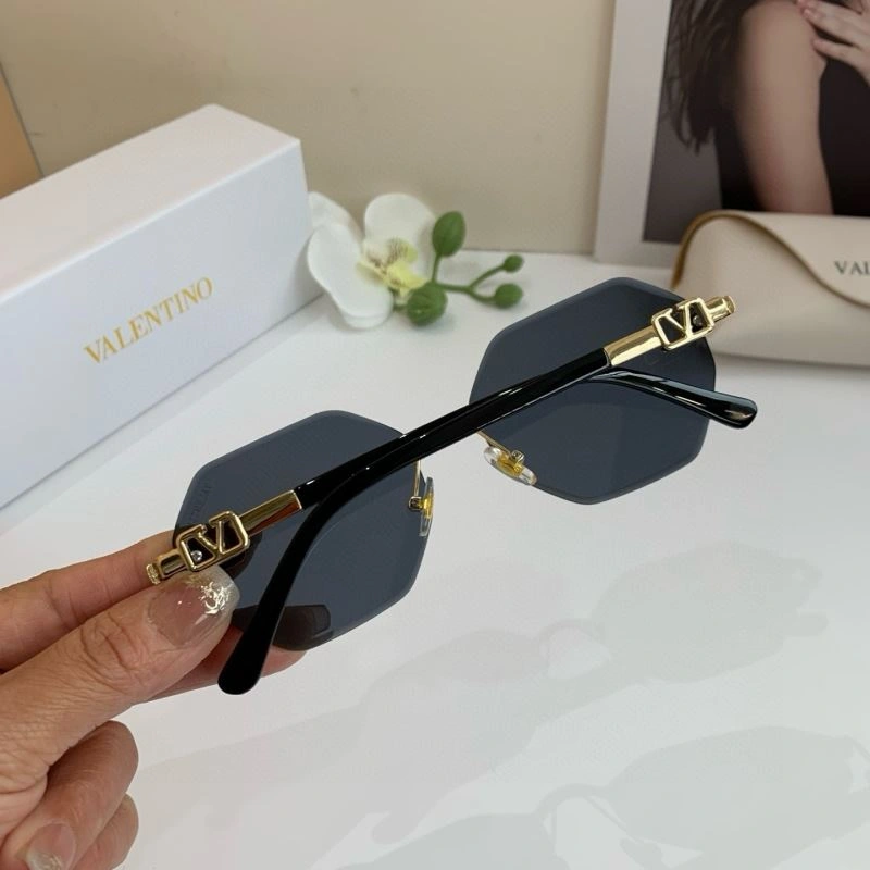 OdorResistant Valentino Sunglasses 282430