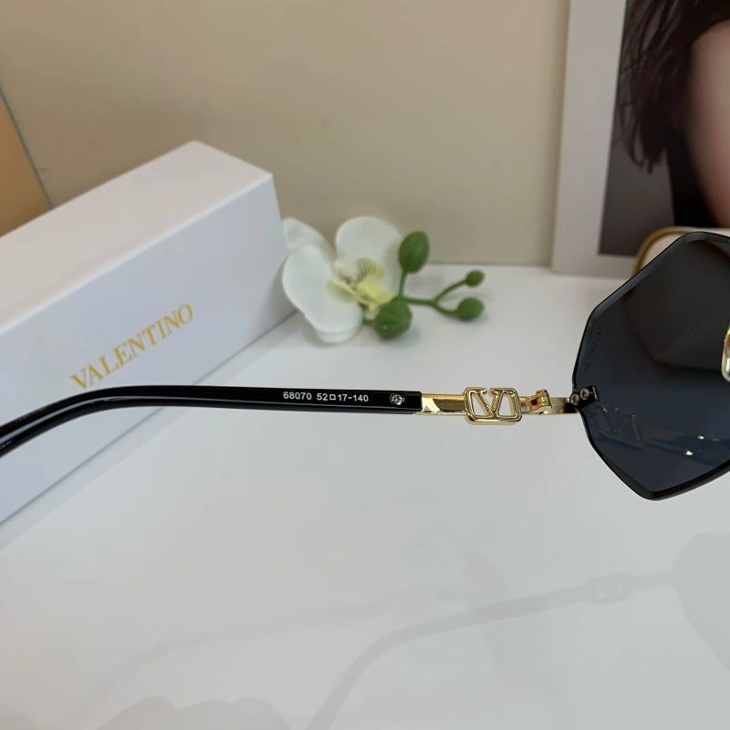 OdorResistant Valentino Sunglasses 282430