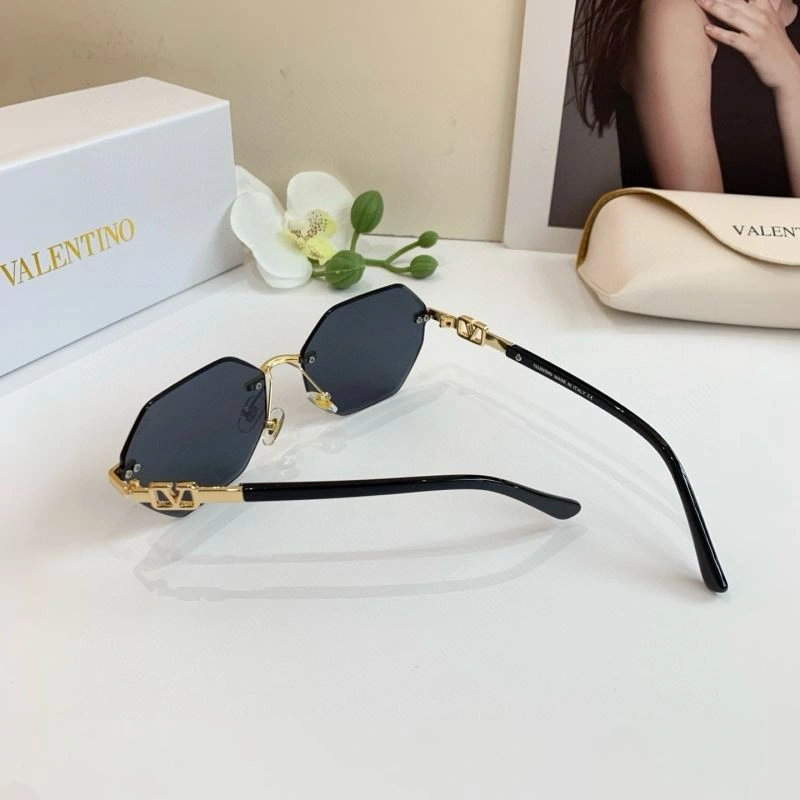 OdorResistant Valentino Sunglasses 282430