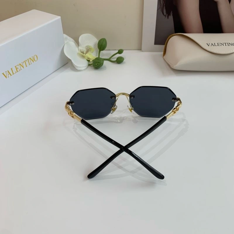 OdorResistant Valentino Sunglasses 282430