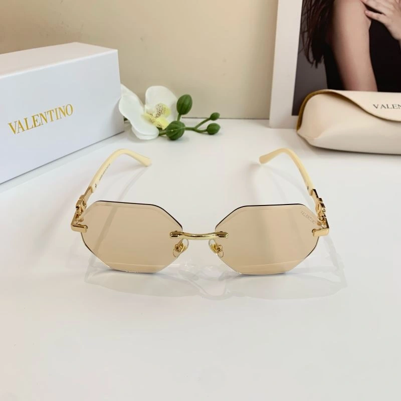 Valentino Sunglasses Supportive 282428