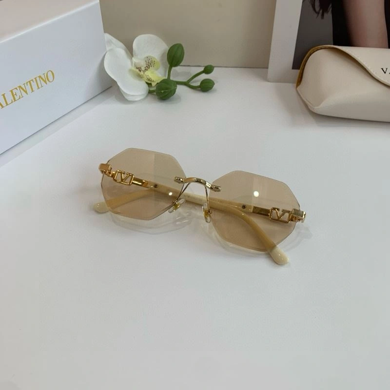 Valentino Sunglasses Supportive 282428