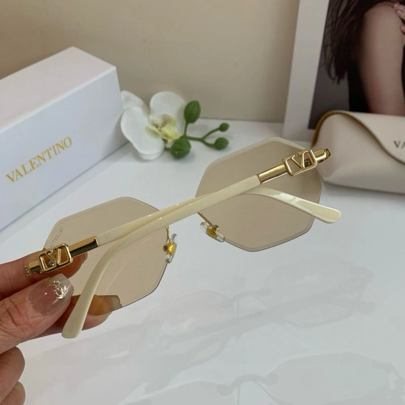 Valentino Sunglasses Supportive 282428