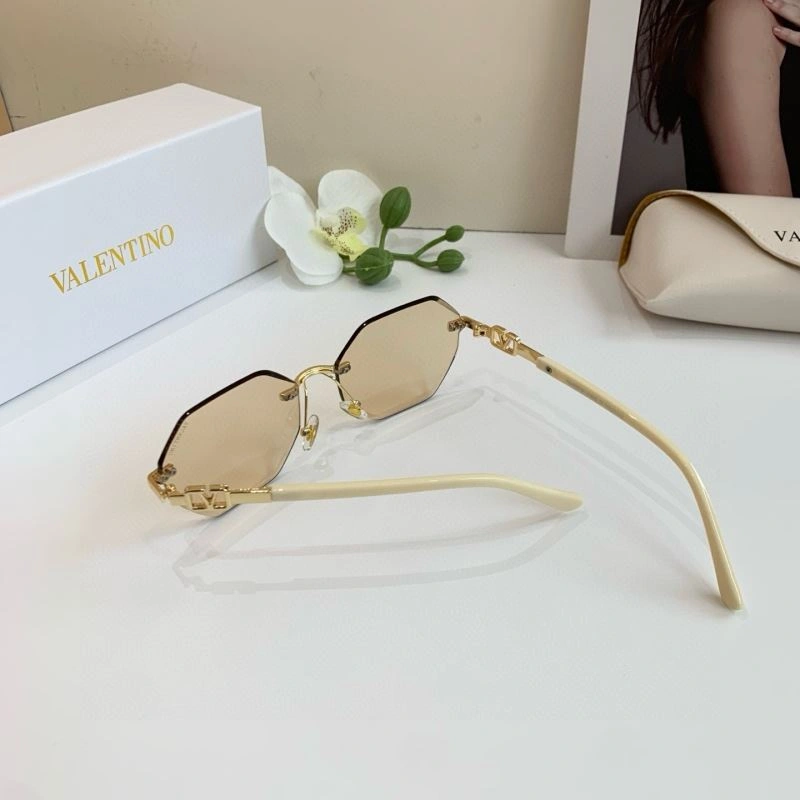 Valentino Sunglasses Supportive 282428