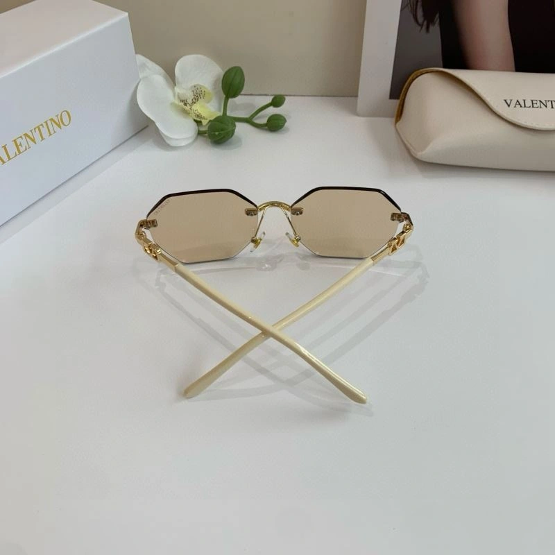 Valentino Sunglasses Supportive 282428