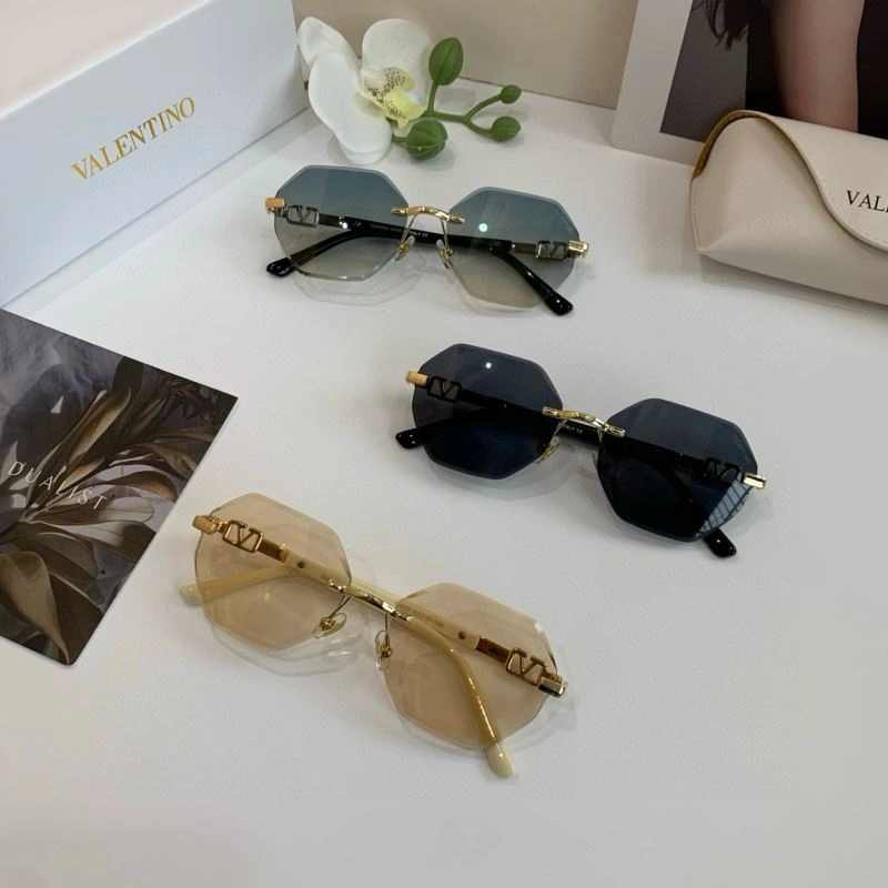 Valentino Sunglasses Supportive 282428