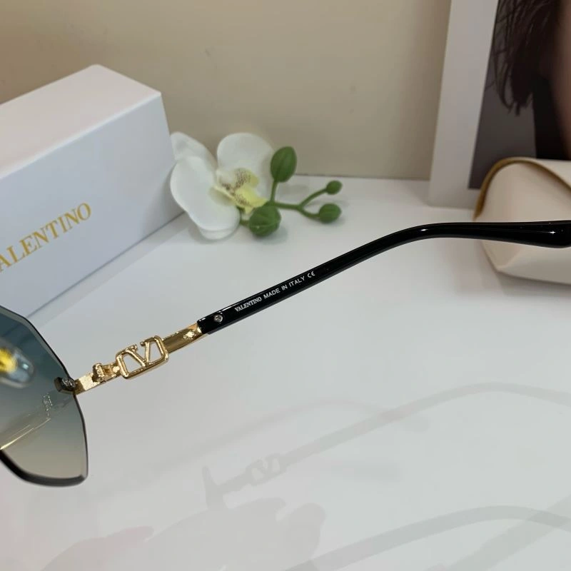 ZipUp Valentino Sunglasses 282426