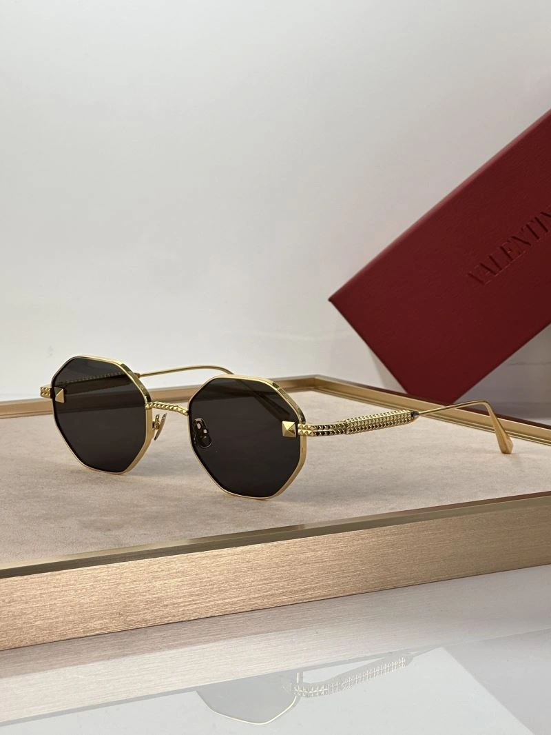 EyeCatching Valentino Sunglasses 282451