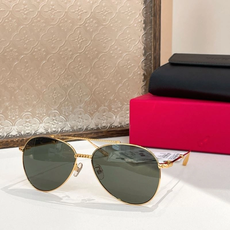 Lightweight Valentino Sunglasses 282453