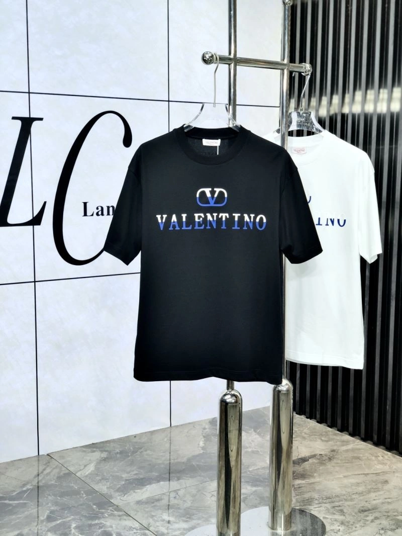 Versatile Valentino T-Shirts 174842