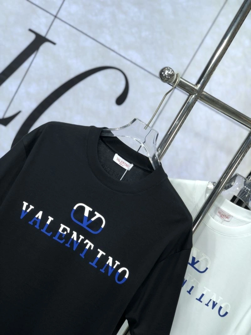 Versatile Valentino T-Shirts 174842