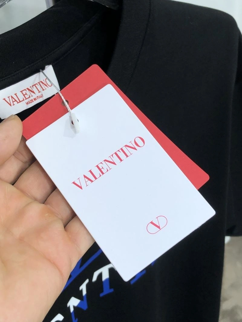 Versatile Valentino T-Shirts 174842
