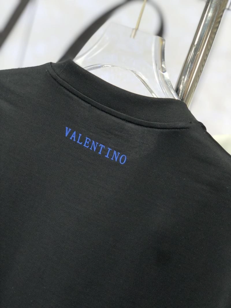 Versatile Valentino T-Shirts 174842