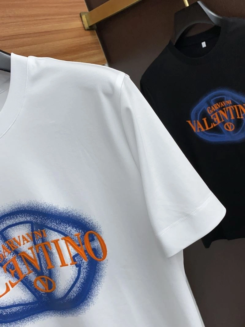 Valentino T-Shirts ModernLook 174730