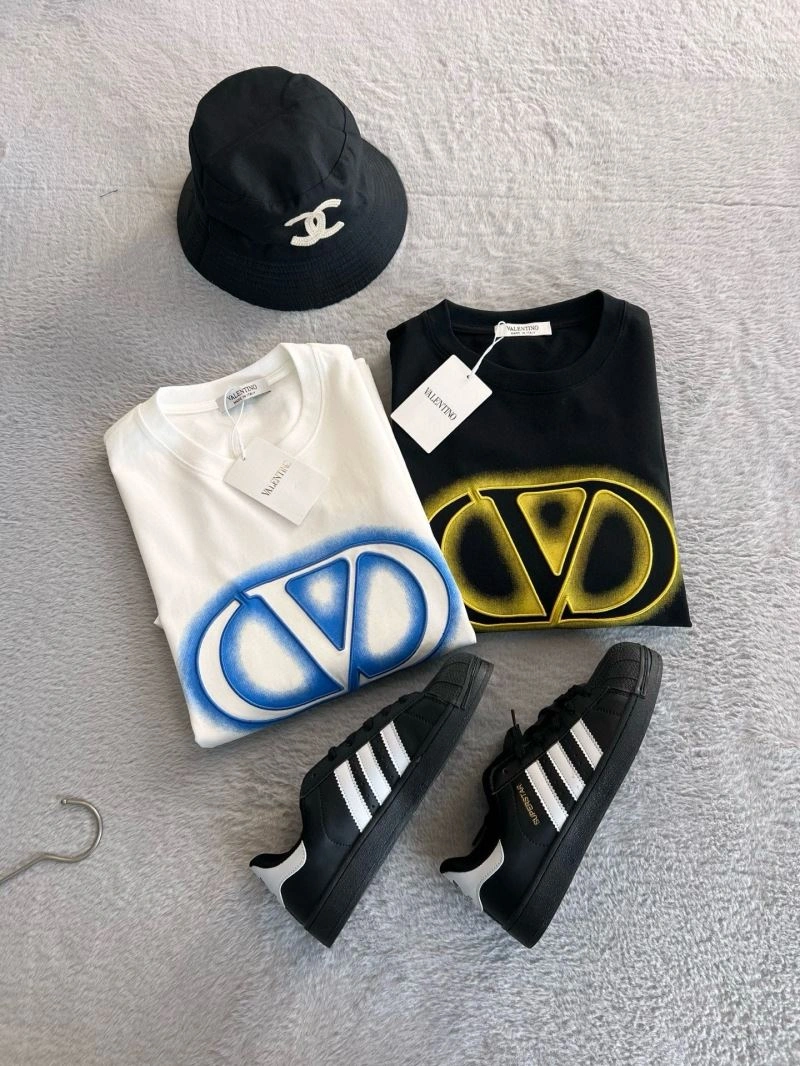 Vibrant Valentino T-Shirts 174719