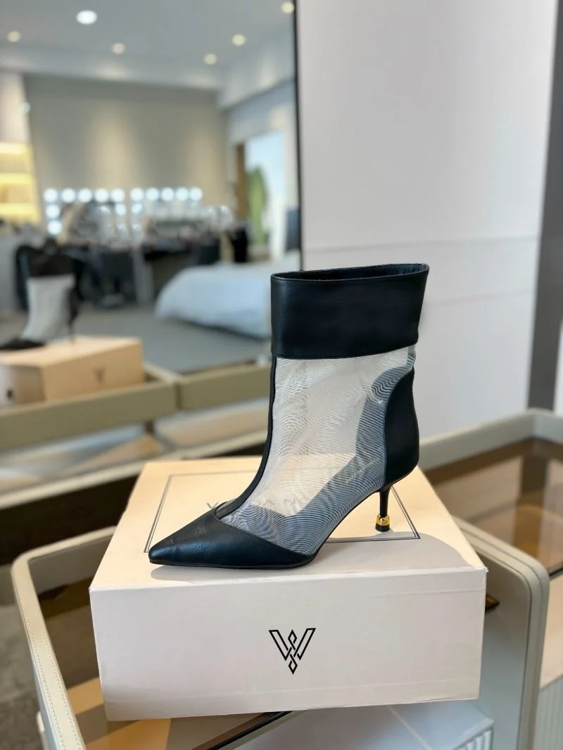 MoistureWicking Vanda Novak Boots 8837